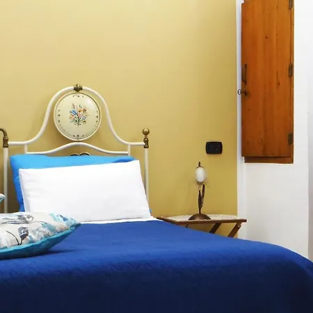 Residenza Santa Lucia Bed & Breakfast *